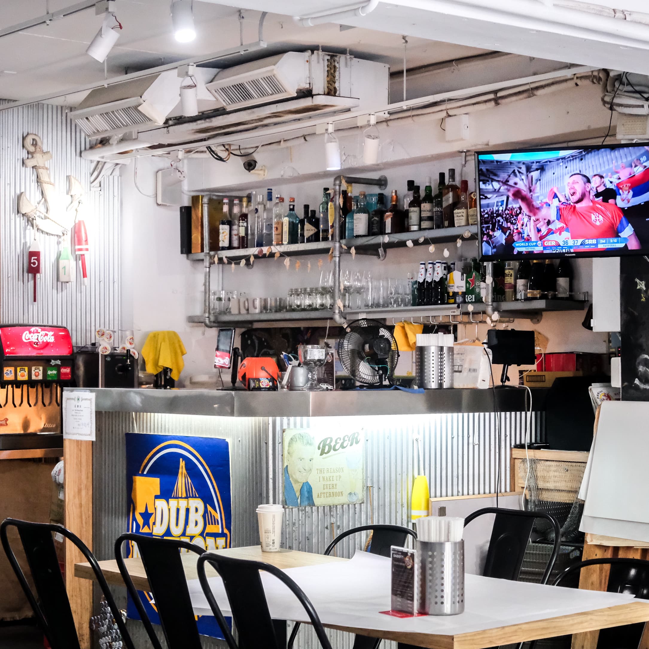 Shrimp Daddy interior